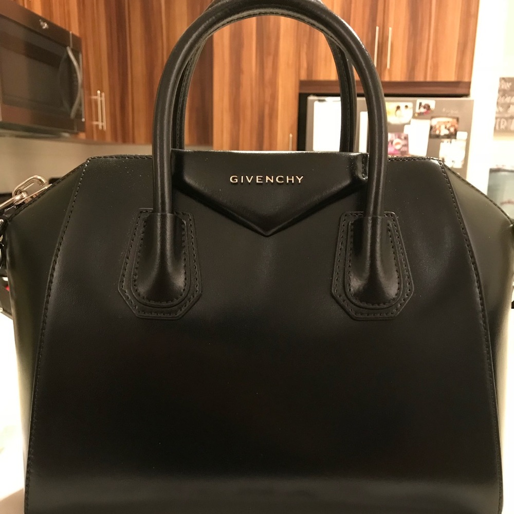 GIVENCHY ANTIGONA PATENT BLACK LEATHER - SMALL